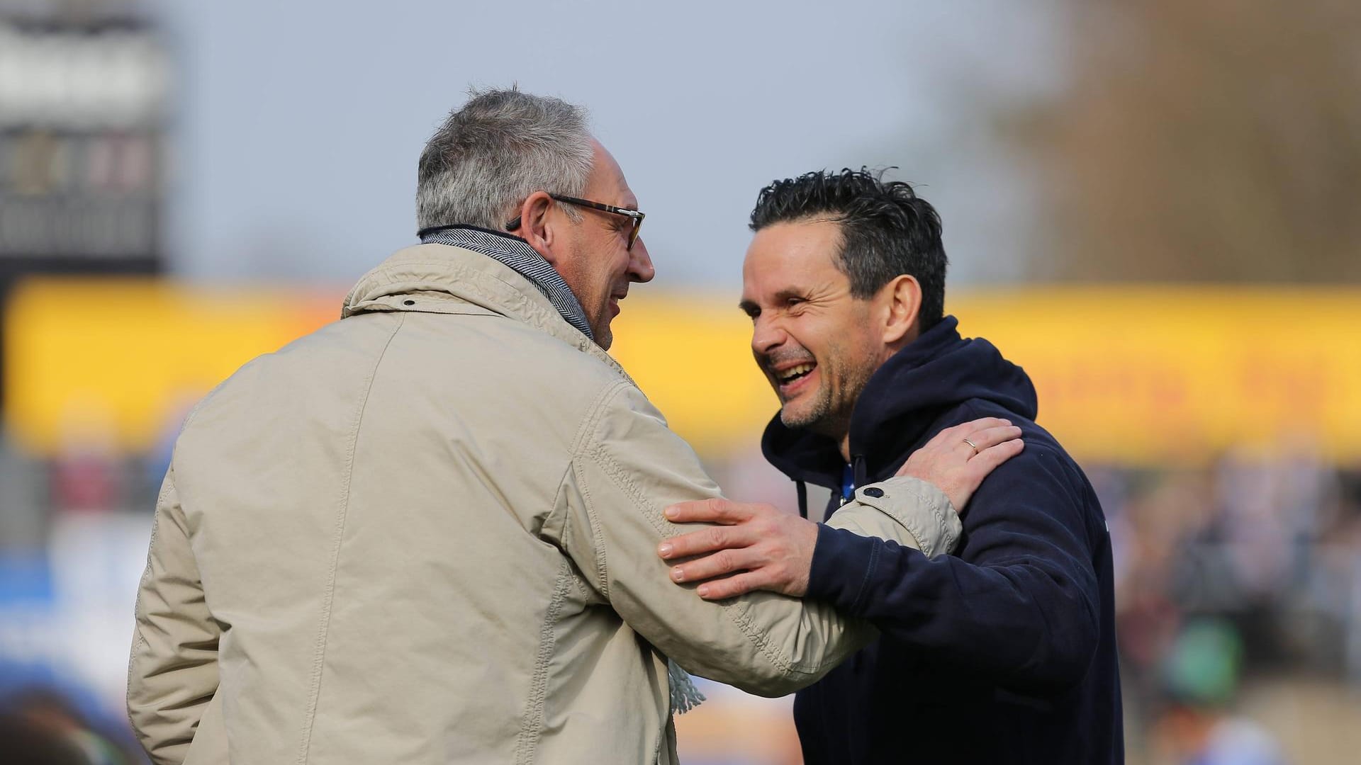 "Der Trainer hat ja gesagt, ich komme mit dem Putz-Eimerchen vorbei, aber das war gar nicht nötig. Alles hat schön nach Meister Proper gerochen." - Klaus Rüdiger Fritsch, Präsident des SV Darmstadt 98 (li., mit Coach Dirk Schuster), nach dem "Spiel des Jahres" gegen den FC Bayern München. Vor der Saison hatte er angekündigt, dass man in der Uralt-Arena am Böllenfalltor noch einmal durchwischen werde, wenn der Rekordmeister kommt.