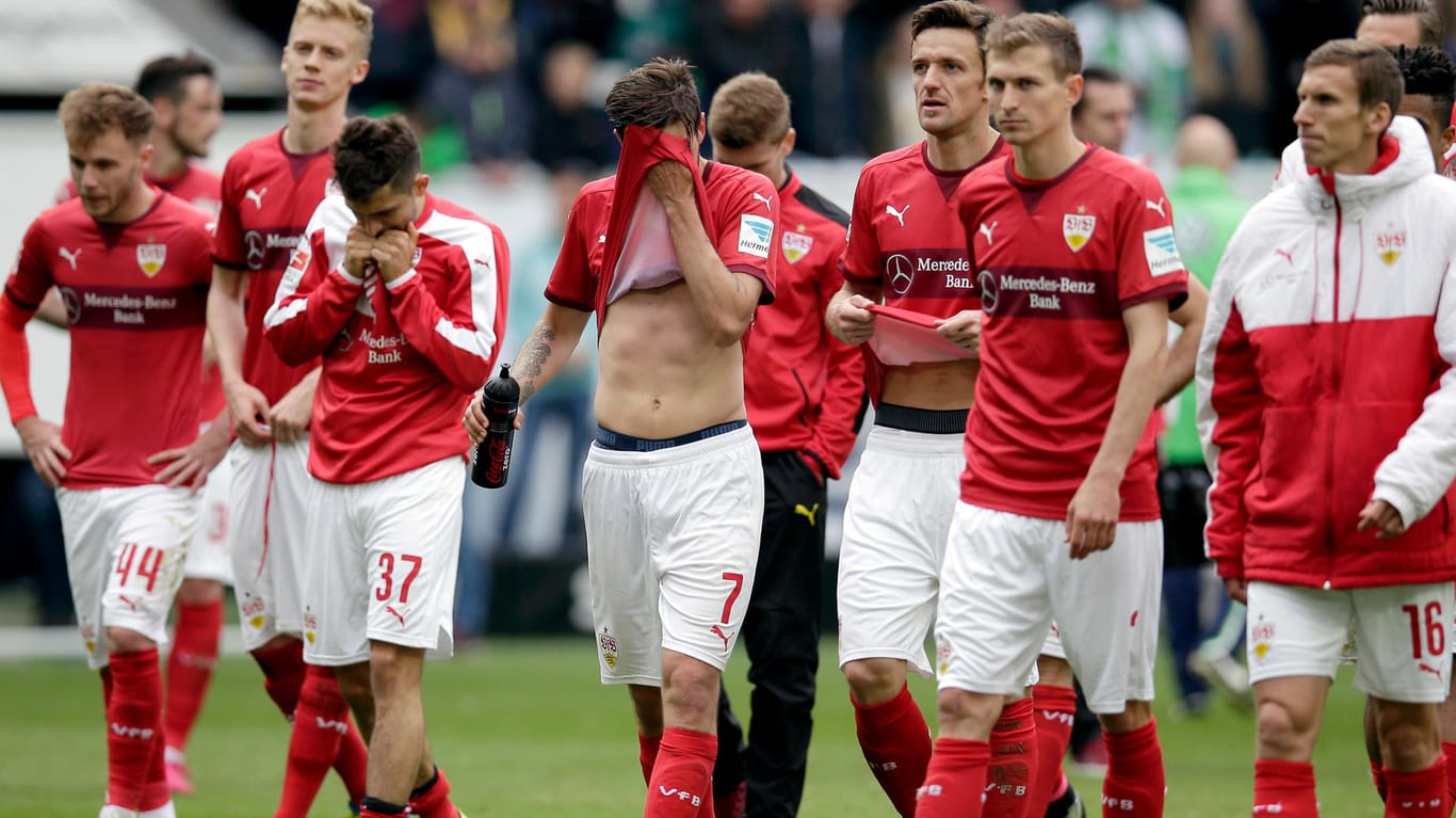 Die VfB-Profis müssen den Schock des Abstiegs noch verdauen.