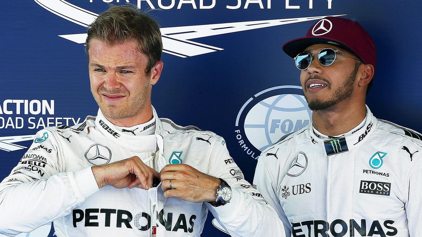 Lewis Hamilton (re.) hat sich wohl am Setup von Teamkollege Nico Rosberg bedient.