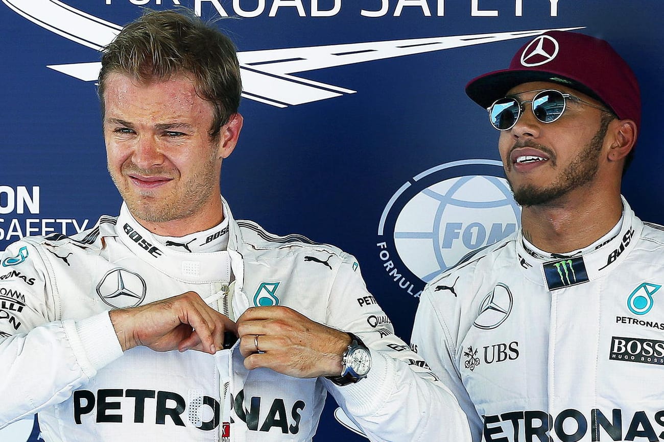 Lewis Hamilton (re.) hat sich wohl am Setup von Teamkollege Nico Rosberg bedient.