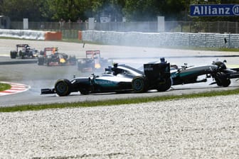 Rennunfall: Lewis Hamilton kollidiert beim GP von Spanien mit Teamkollege Nico Rosberg .