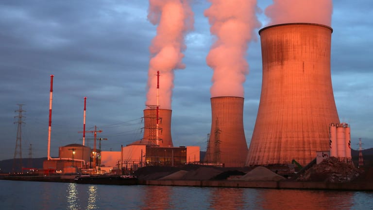 Das belgische Atomkraftwerk Tihange: Wegen enormer Sicherheitsprobleme wurde in der Vergangenheit immer wieder gefordert, die Anlage abzuschalten.