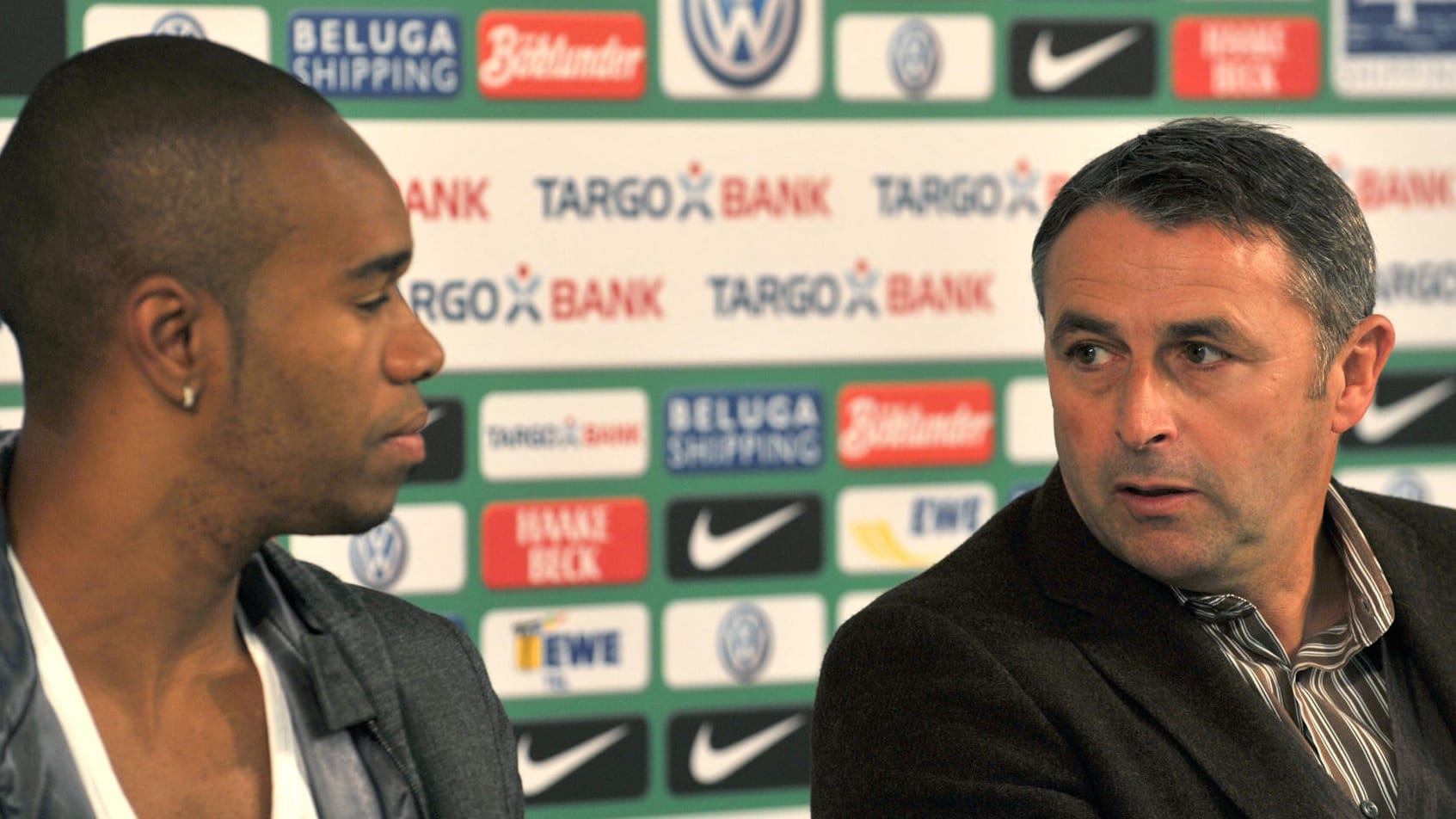 Naldo (li.) und Wolfsburgs Geschäftsführer Klaus Allofs gehen künftig getrennte Wege. Naldo (li.) und Wolfsburgs Geschäftsführer Klaus Allofs gehen künftig getrennte Wege.