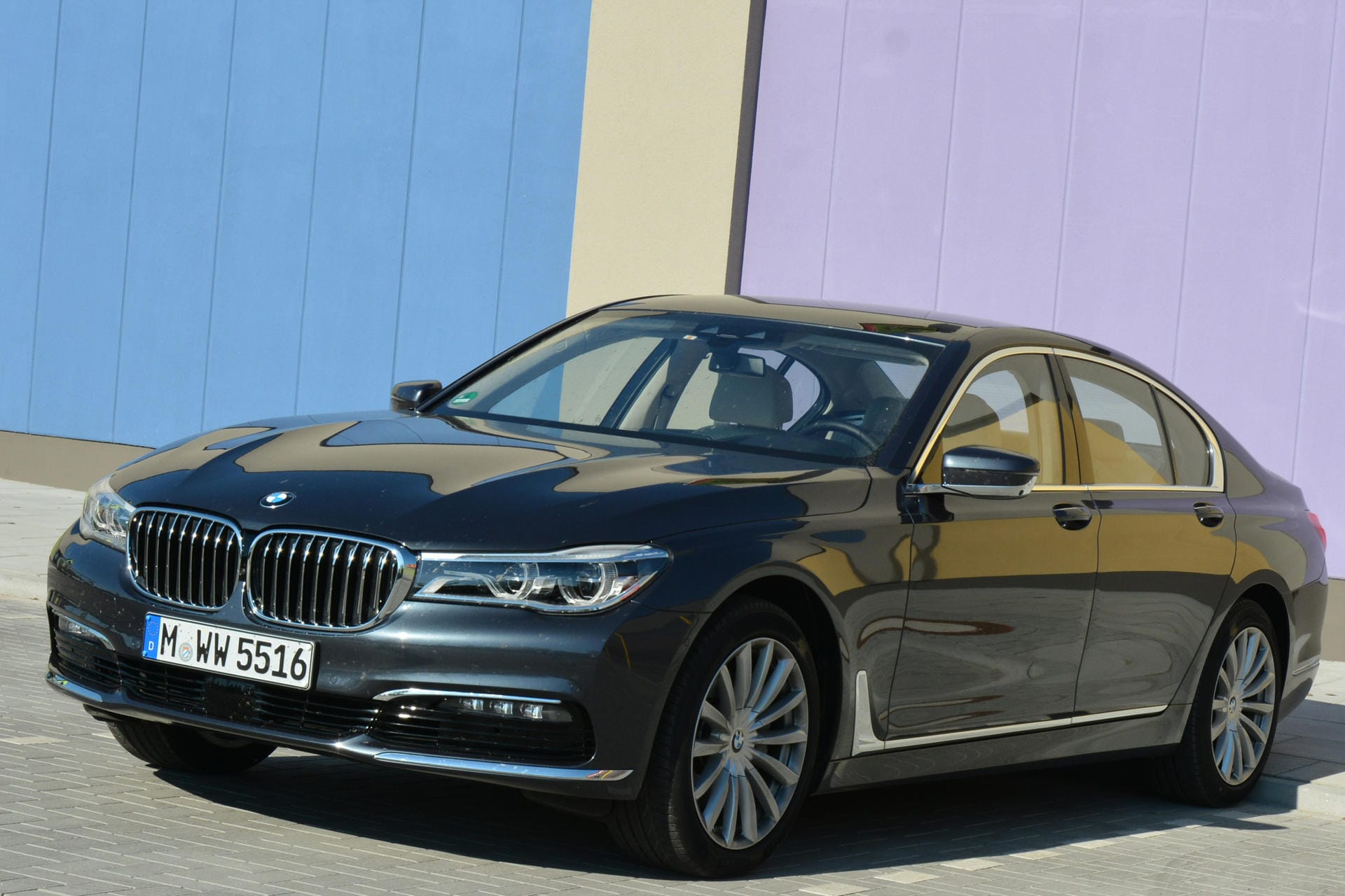 Ab 88.300 Euro ist der BMW 740i zu haben. Mit einigen Extras ist aber ganz schnell die 100.000-Euro-Grenze geknackt.
