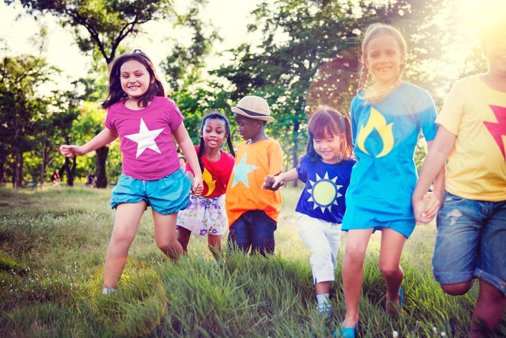 Kinderspiele machen Spaß - und unsere Vorschläge eignen sich alle auch für das Spielen draußen.