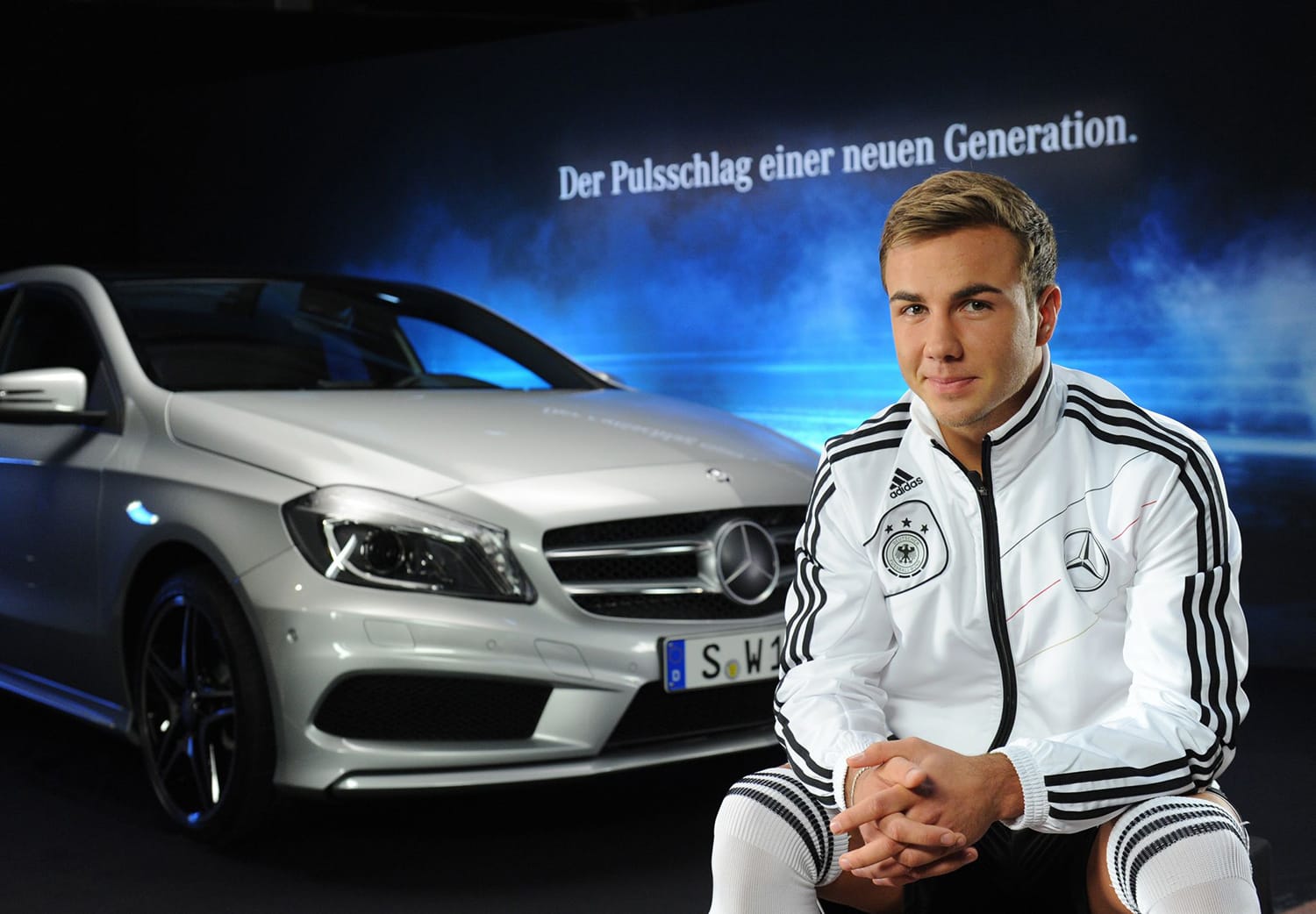Mario Götze fährt nicht nur Mercedes Benz, weil dies der Sponsor ist. Der Nationalspieler besitzt einen Mercedes SL 500.