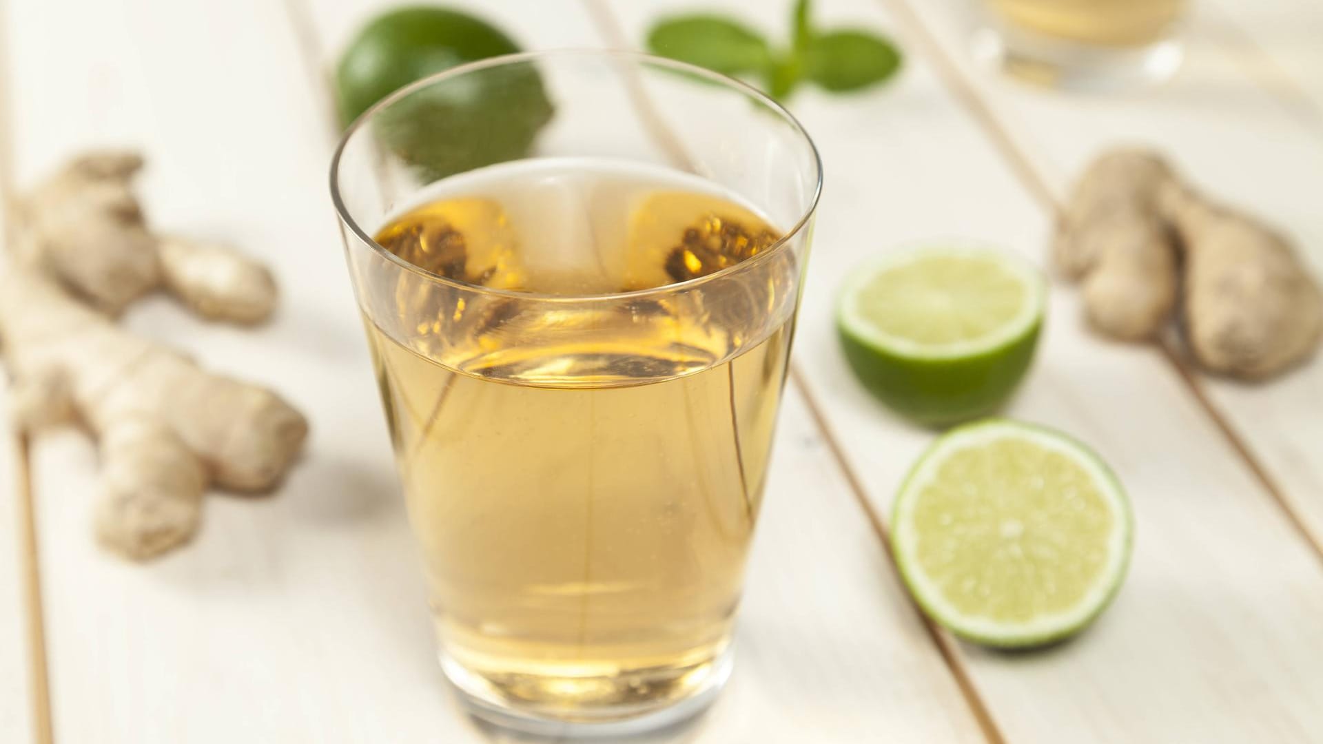 Bei selbstgemachtem Ginger Ale können Sie den Zuckergehalt nach Belieben variieren.