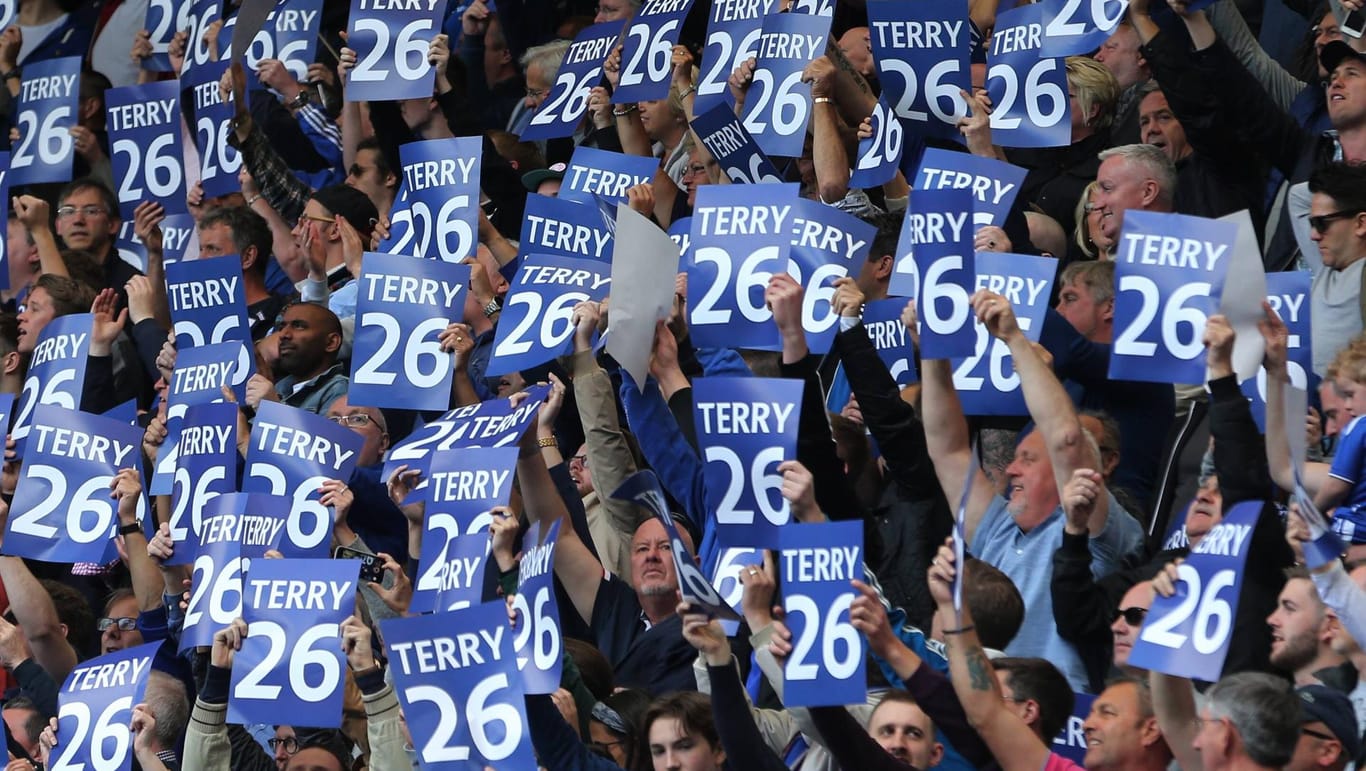 Dem Wunsch der Fans ist entsprochen worden: John Terry (Rückennummer 26) spielt ein weiteres Jahr beim FC Chelsea.