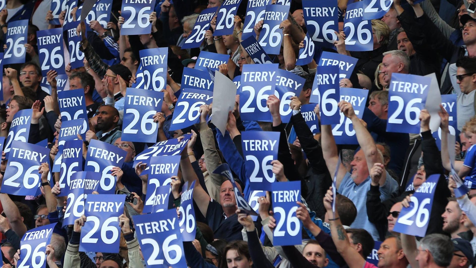 Dem Wunsch der Fans ist entsprochen worden: John Terry (Rückennummer 26) spielt ein weiteres Jahr beim FC Chelsea. Dem Wunsch der Fans ist entsprochen worden: John Terry (Rückennummer 26) spielt ein weiteres Jahr beim FC Chelsea.