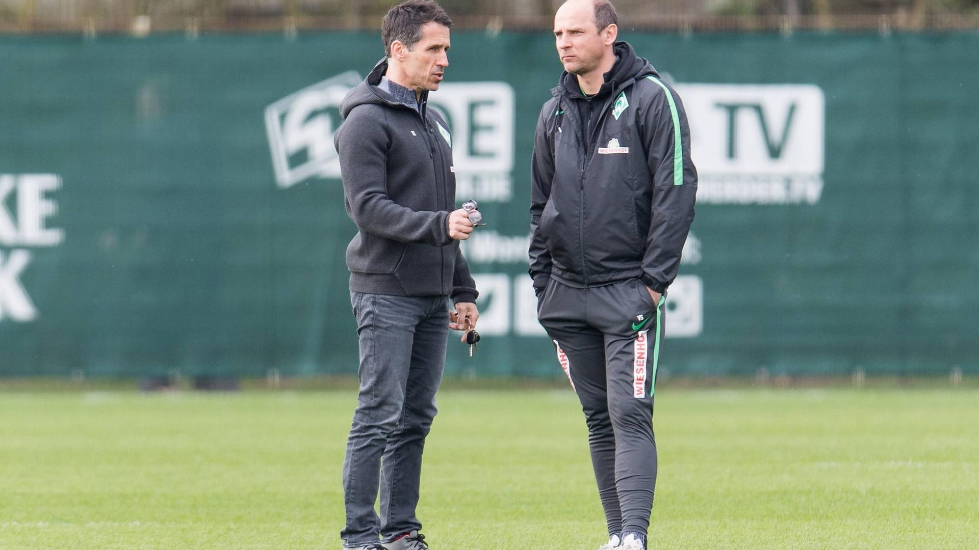 Alles andere als ein Herz und eine Seele: Thomas Eichin (li.) und Viktor Skripnik. Alles andere als ein Herz und eine Seele: Thomas Eichin (li.) und Viktor Skripnik.