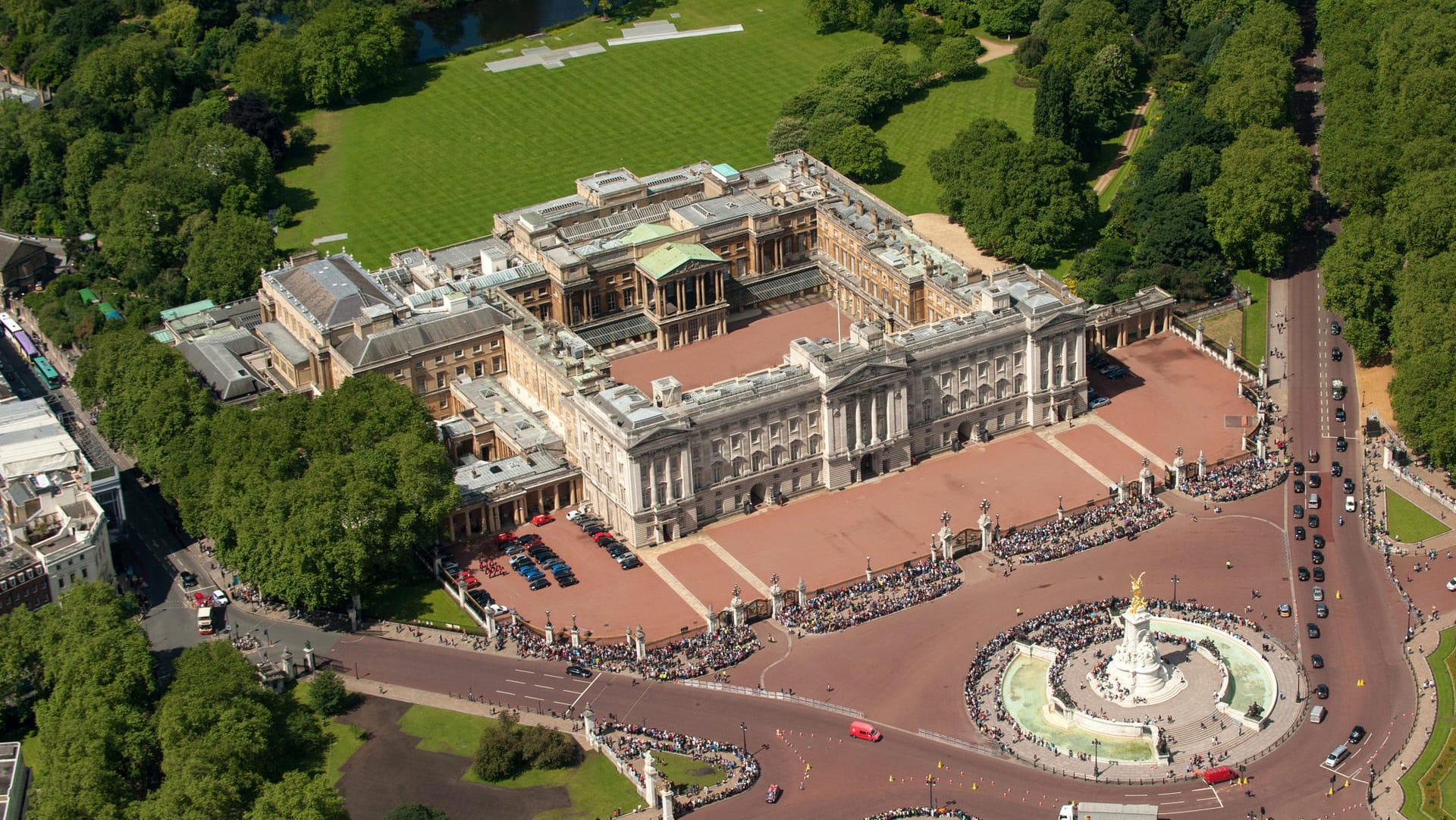 Der berühmte Buckingham Palast aus der Vogelperspektive.