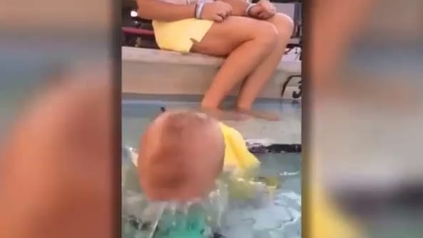 Schwimmtraining soll Babies vor dem Ertrinken schützen . (Screenshot: Bit Projects)