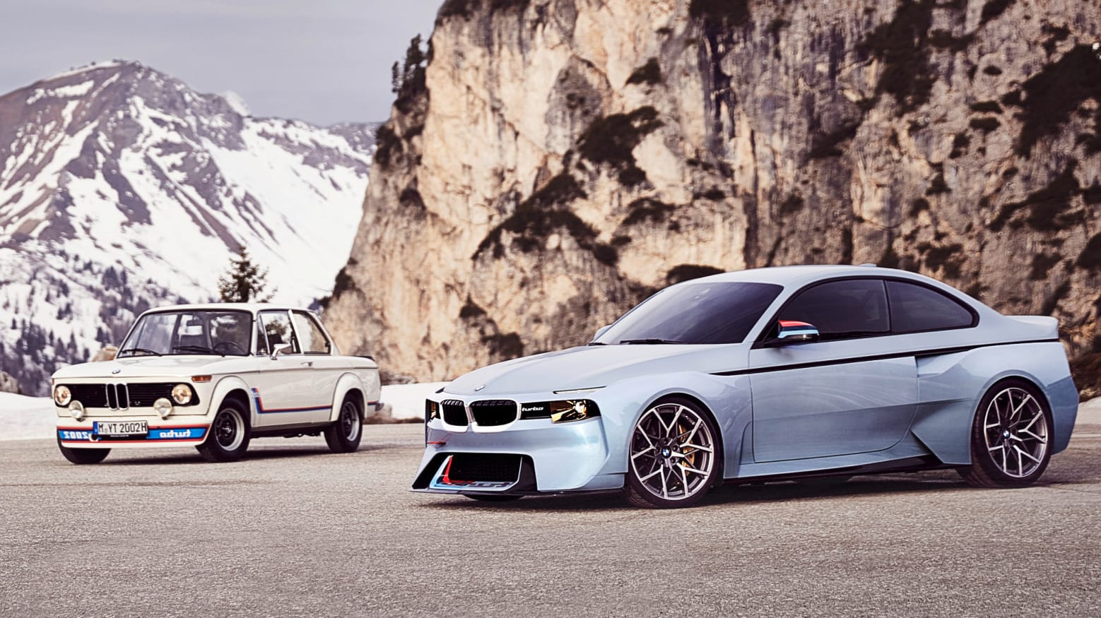 BMW 2002 turbo alt (links) und 2002 Hommage.