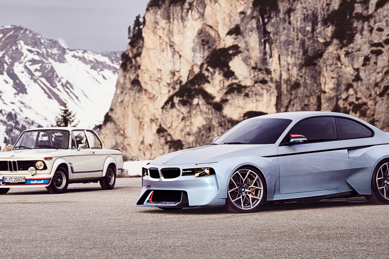 BMW 2002 turbo alt (links) und 2002 Hommage.