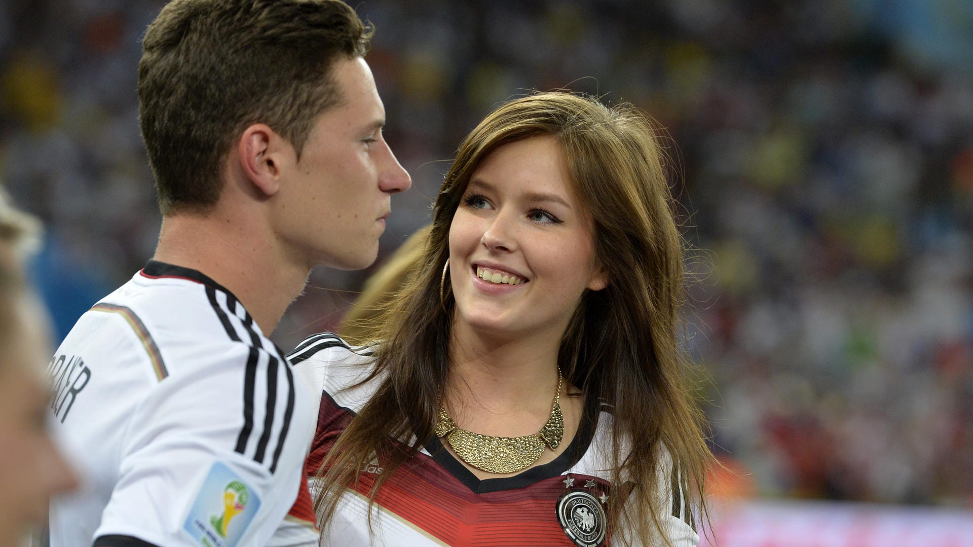 Julian Draxler mit Freundin Lena nach dem WM-Finalsieg in Brasilien.