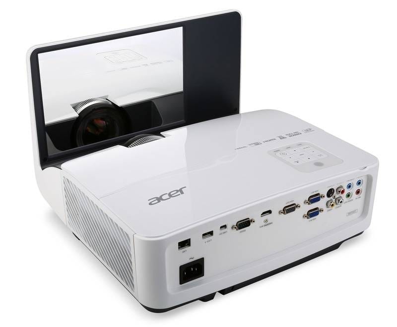 Der Acer U5520B für 1450 Euro benötigt einen Linsenabstand von 35 Zentimetern zur Wand, um das Full-HD-Bild mit einer Diagonalen von 2,20 Metern zu erzeugen.