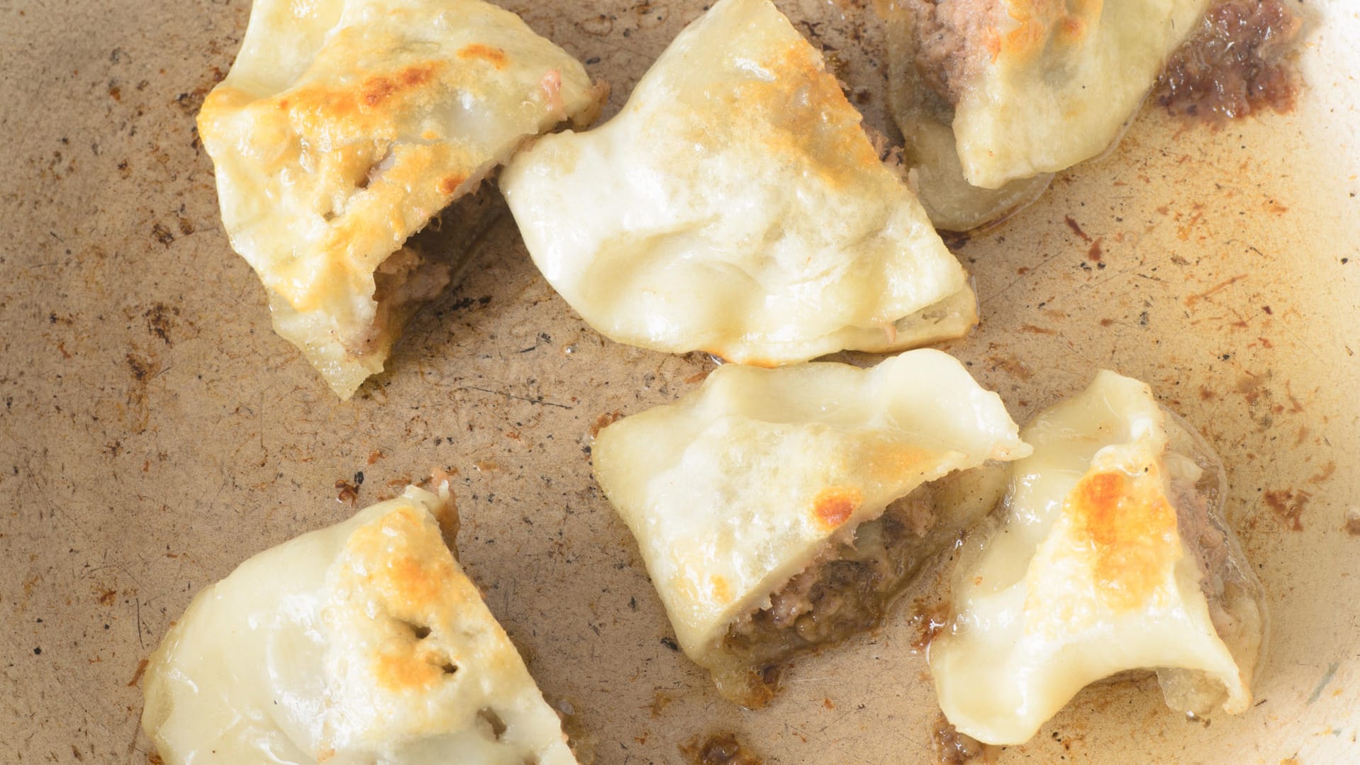 Die gefüllten Teigtaschen gelingen im Handumdrehen und schmecken köstlich.