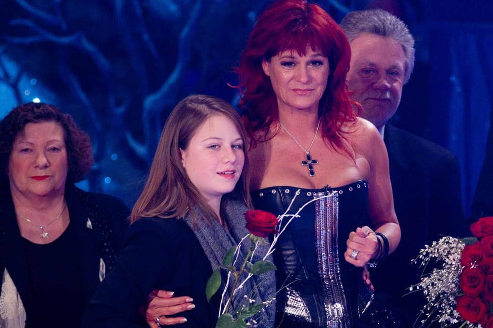 Andrea Berg mit ihrer Tochter Lena Maria in der Florian-Silbereisen-Show "Das Winterfest der fliegenden Stars" im Jahr 2012.