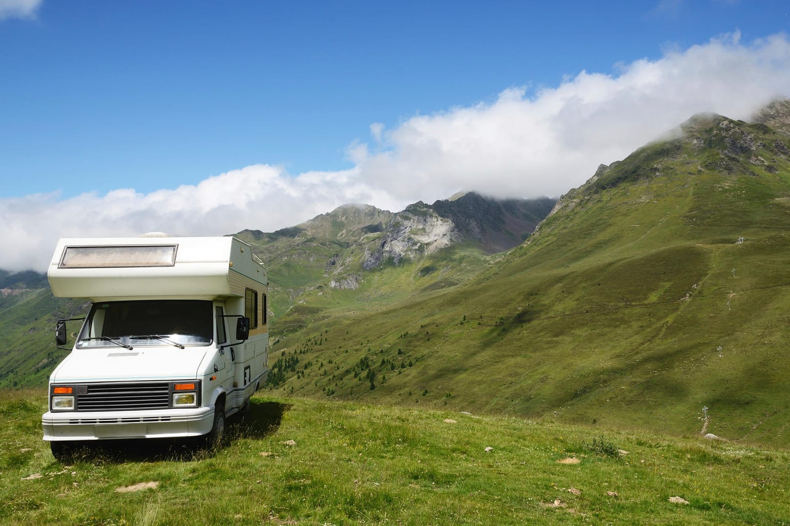 Auf einem Campingurlaub können Sie verschiedene Regionen in Frankreich wie die Pyrenäen entdecken.