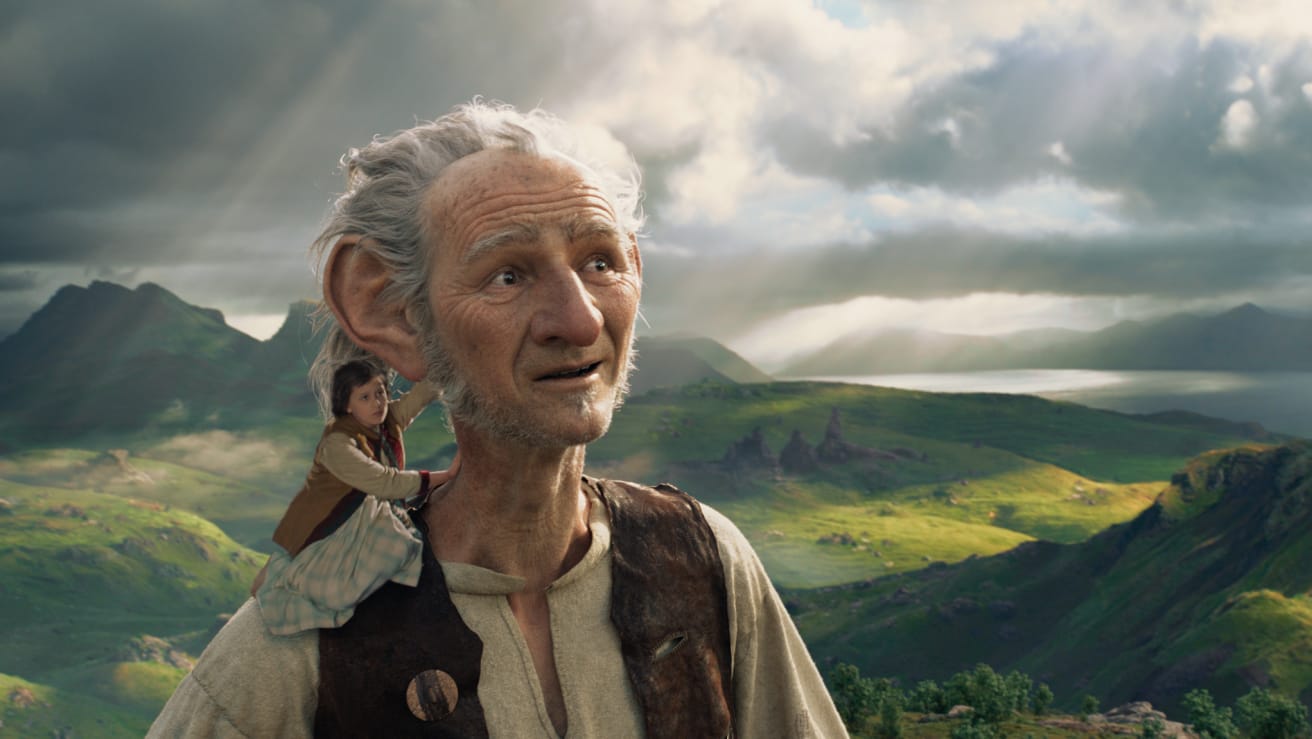 Waisenmädchen Mary (Ruby Barnhill) und der große, freundliche Riese (Mark Rylance).