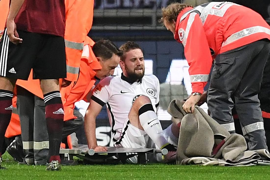 Im Relegations-Rückspiel zwischen dem 1.FC Nürnberg und Eintracht Frankfurt musste Marc Stendera früh vom Platz.