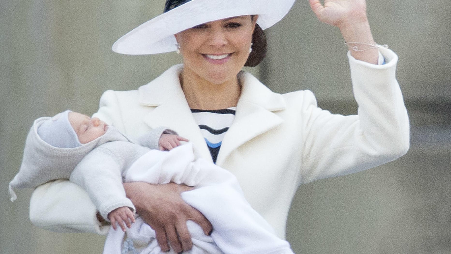 Der kleine Oscar wird wie seine Schwester Estelle fünf Taufpaten haben.