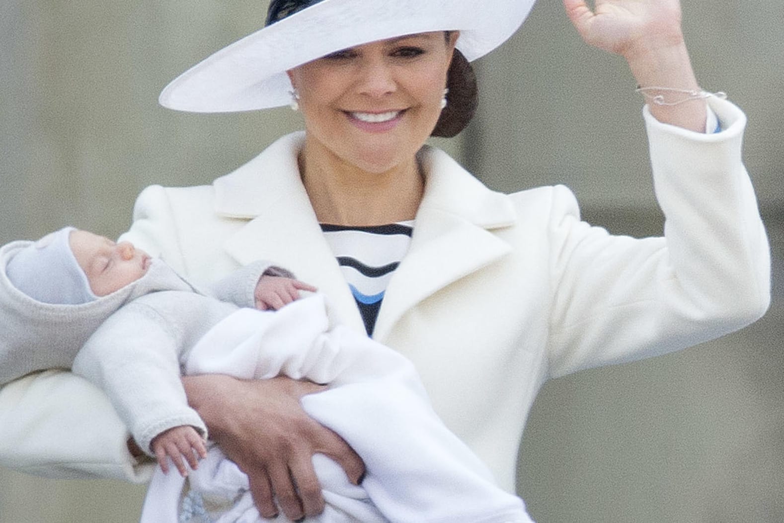 Der kleine Oscar wird wie seine Schwester Estelle fünf Taufpaten haben.