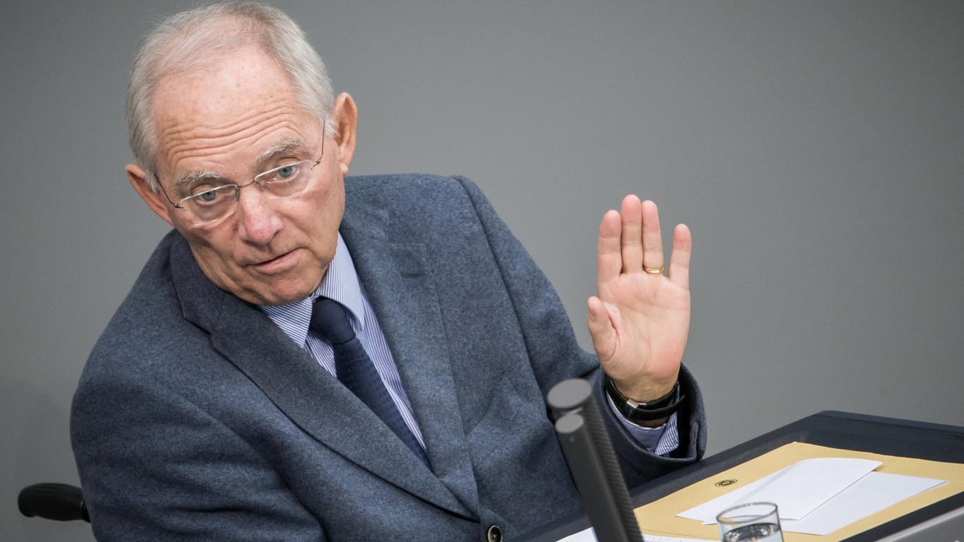 Wolfgang Schäuble stellt klar: Niemand denkt über die Abschaffung des Bargelds nach.