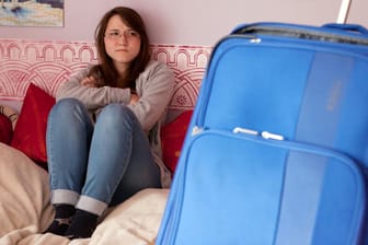 Jugendliche: "Ich will nicht mit in den Urlaub!" Teenager müssen zuverlässig sein und Eltern loslassen lernen.