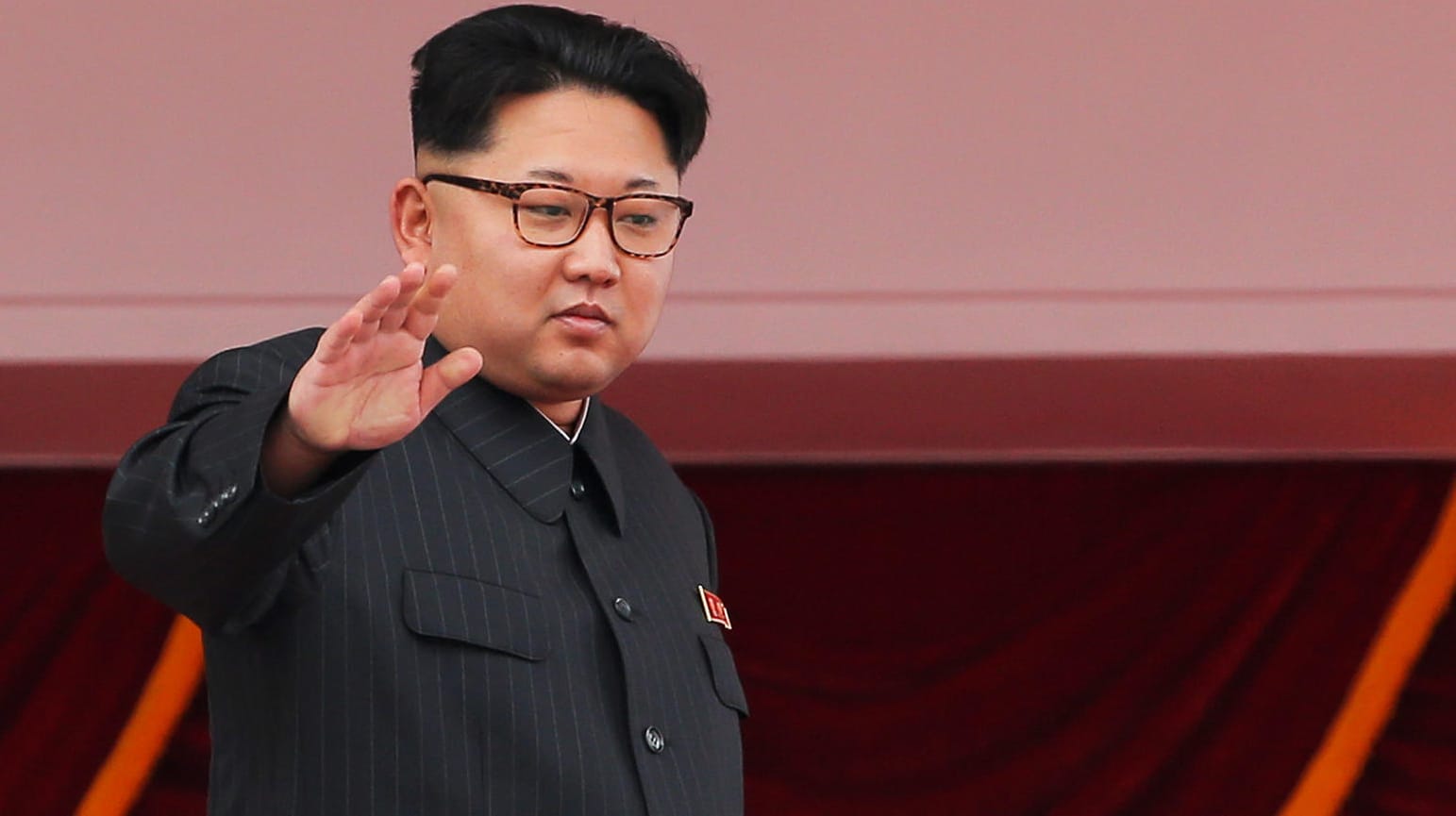Der nordkoreanische Machthaber Kim Jong Un während einer Parade in der Hauptstadt Pjöngjang. Der nordkoreanische Machthaber Kim Jong Un während einer Parade in der Hauptstadt Pjöngjang.