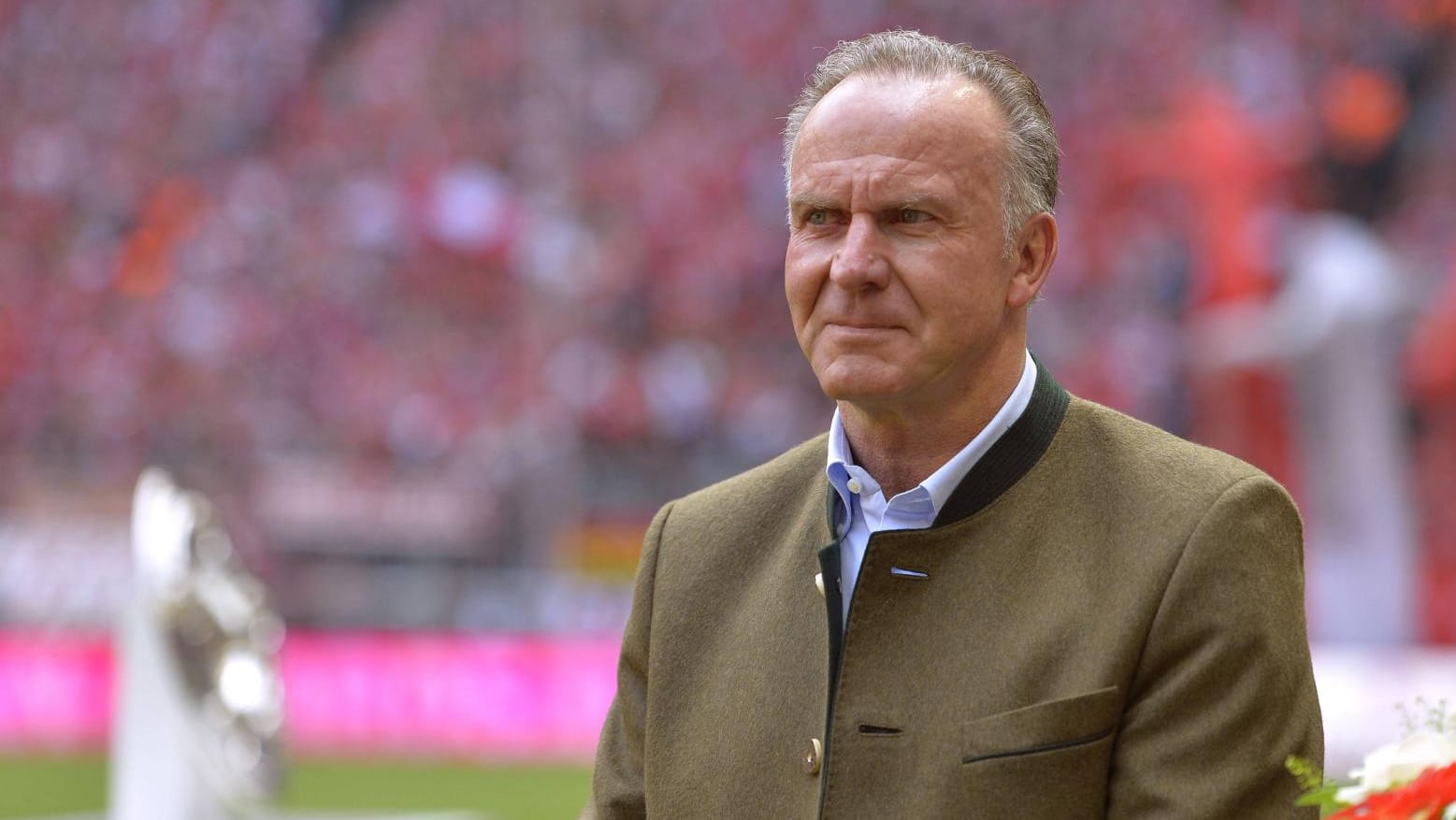 Hat allen Wechselspekulationen um Robert Lewandowski einen Riegel vorgeschoben: Bayern-Boss Karl-Heinz Rummenigge. Hat allen Wechselspekulationen um Robert Lewandowski einen Riegel vorgeschoben: Bayern-Boss Karl-Heinz Rummenigge.