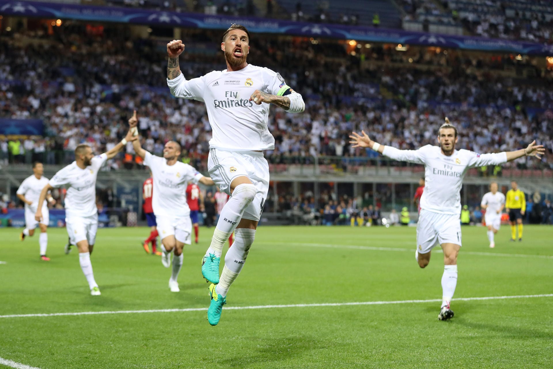 Ramos erzielt sein erstes Tor der Königsklasse seit seinem Last-Minute-Ausgleich im Finale 2014 - und ist der erste Verteidiger, dem in zwei Champions-League-Endspielen ein Tor gelingt.