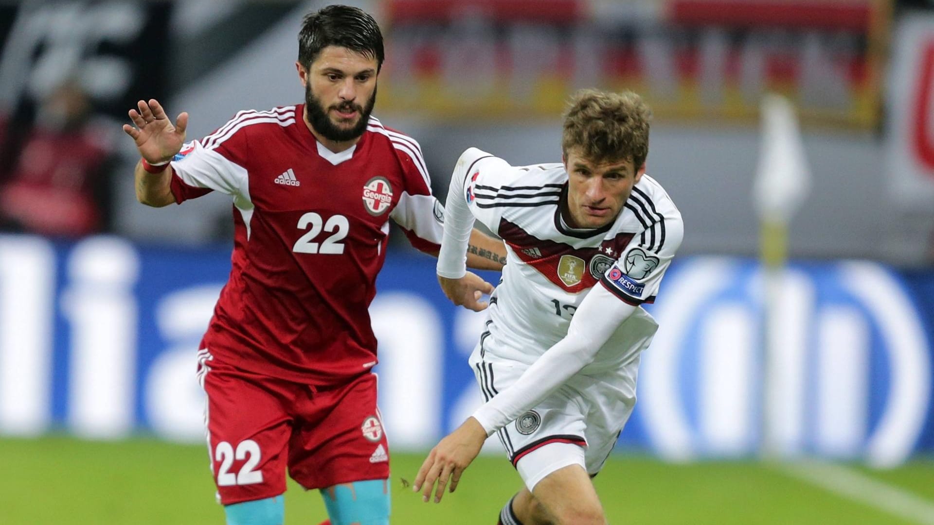 Die Qualifikationspartien der DFB-Elf (hier Thomas Müller, re., gegen Georgien) laufen auch in Zukunft bei RTL. Die Qualifikationspartien der DFB-Elf (hier Thomas Müller, re., gegen Georgien) laufen auch in Zukunft bei RTL.