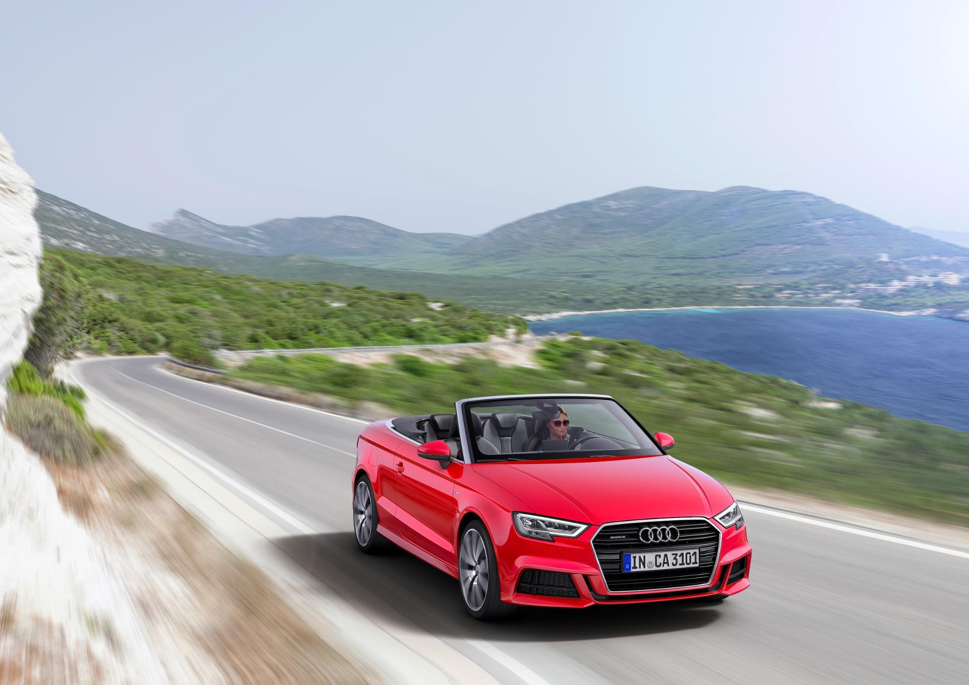 Für Freunde des offenen Fahrens hat Audi das A3 Cabrio im Angebot - ab 30.950 Euro ist es zu haben.