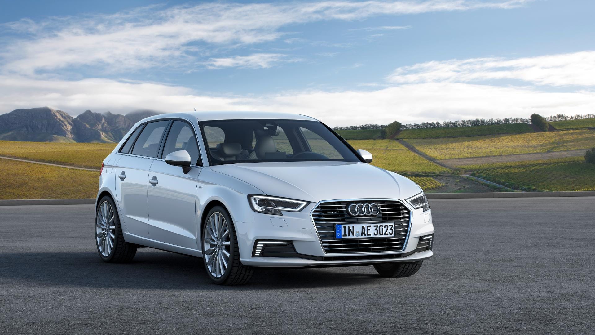 Für Freunde des (teil-)elektrischen Fahrens hat Audi den A3 Sportback e-tron mit 204 PS Systemleistung im Portfolio. Preis ab 38.700 Euro.