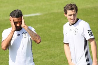 Karim Bellarabi (li.) und Sebastian Rudy werden nicht bei der EM für Deutschland spielen.