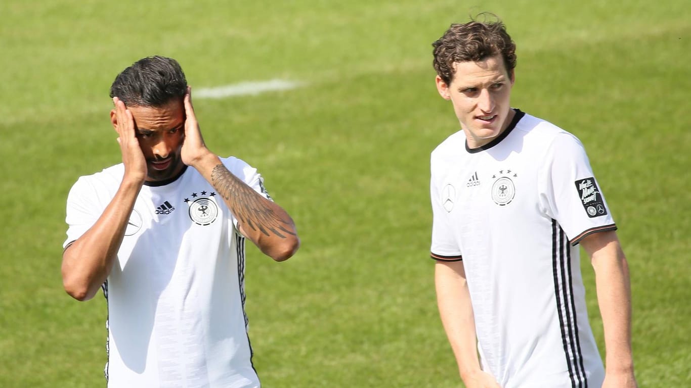 Karim Bellarabi (li.) und Sebastian Rudy werden nicht bei der EM für Deutschland spielen.