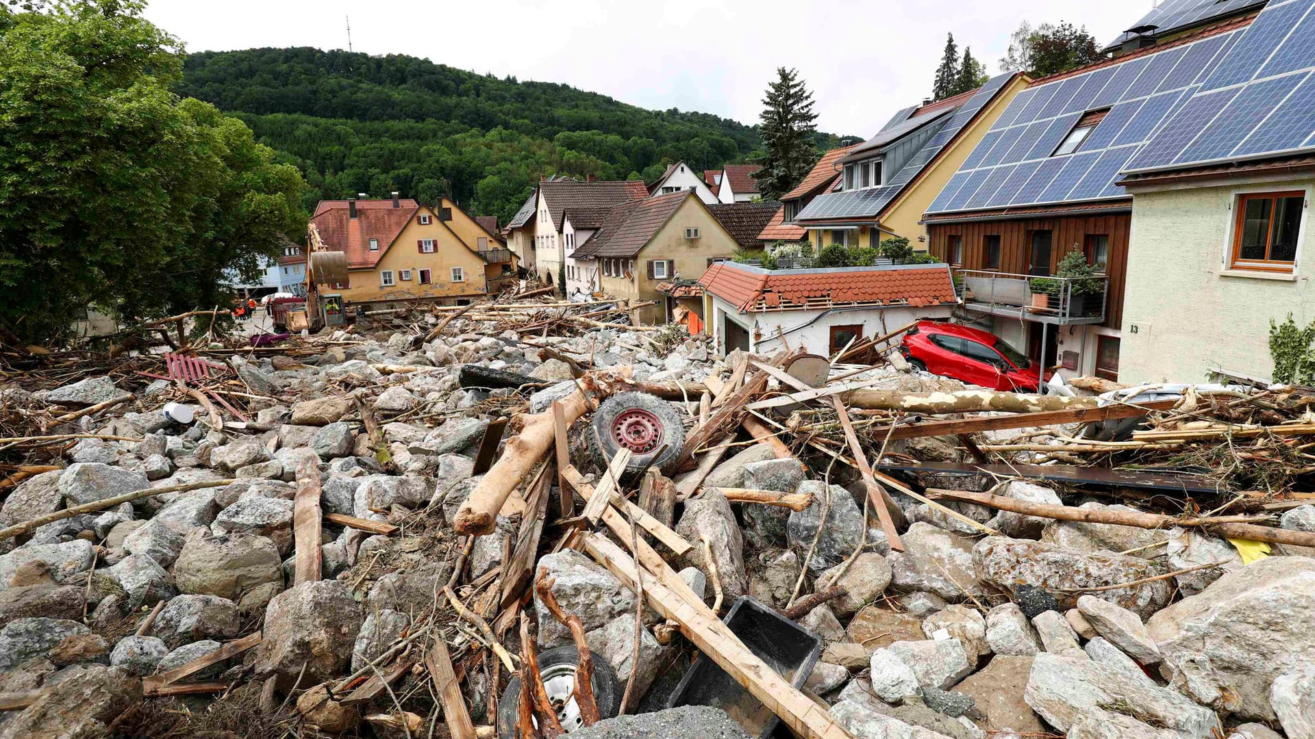 Bilder einer Katastrophe: In der Nacht auf Montag verwüstet eine gewaltige Gerölllawine den fränkischen Ort Braunsbach.