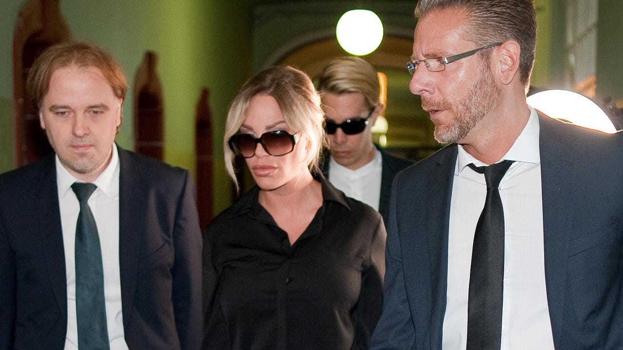 Prozess gegen Gina-Lisa Lohfink: Ein schwerer Gang für das Model und seine Anwälte.