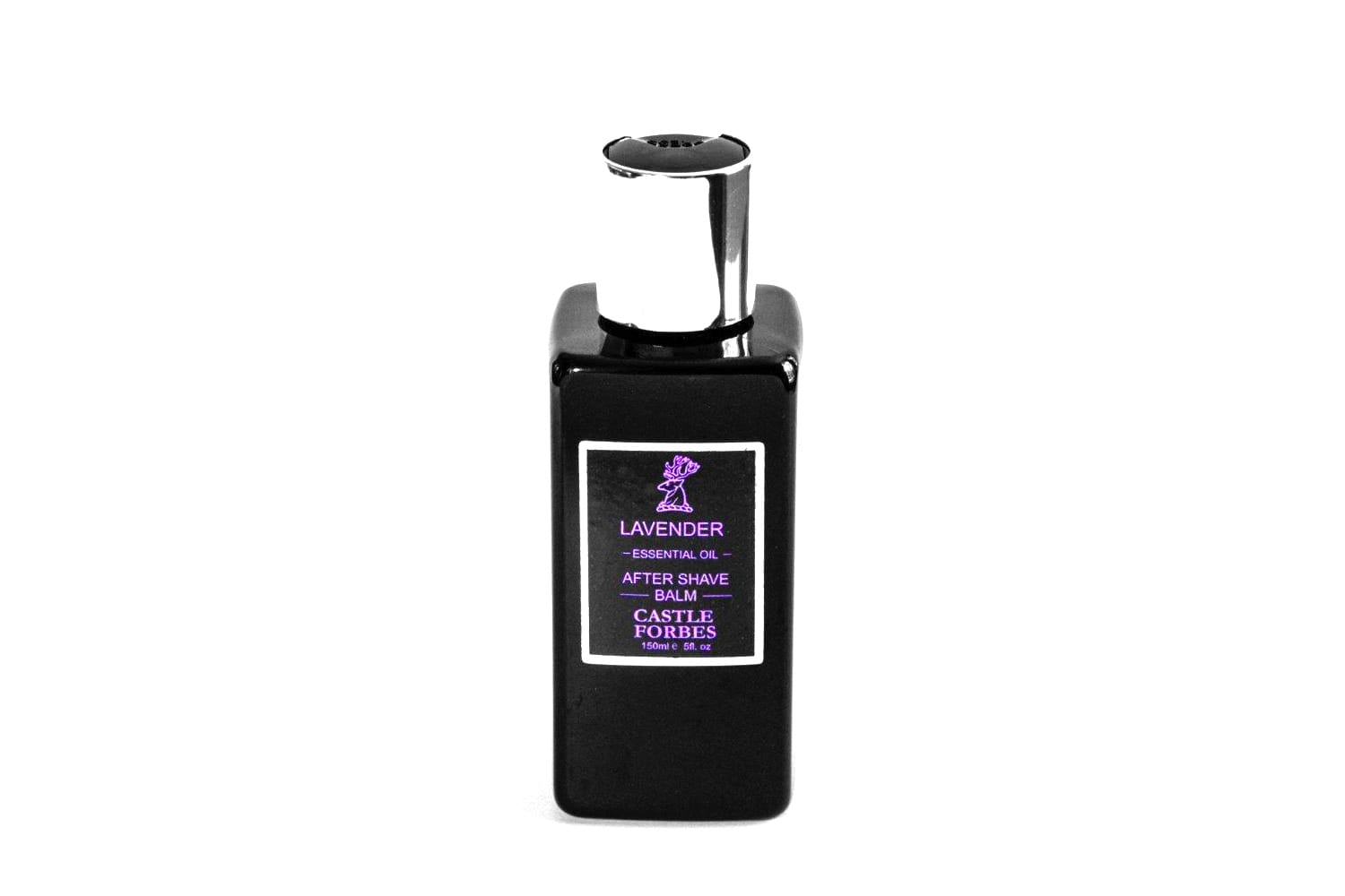 Ohne Alkohol, dafür mit Lavendel und Hamamelis, versorgt der alkoholfreie Aftershave-Balm von Castle Forbes (150 ml um 41 Euro) die Haut mit Feuchtigkeit und frischem Duft.