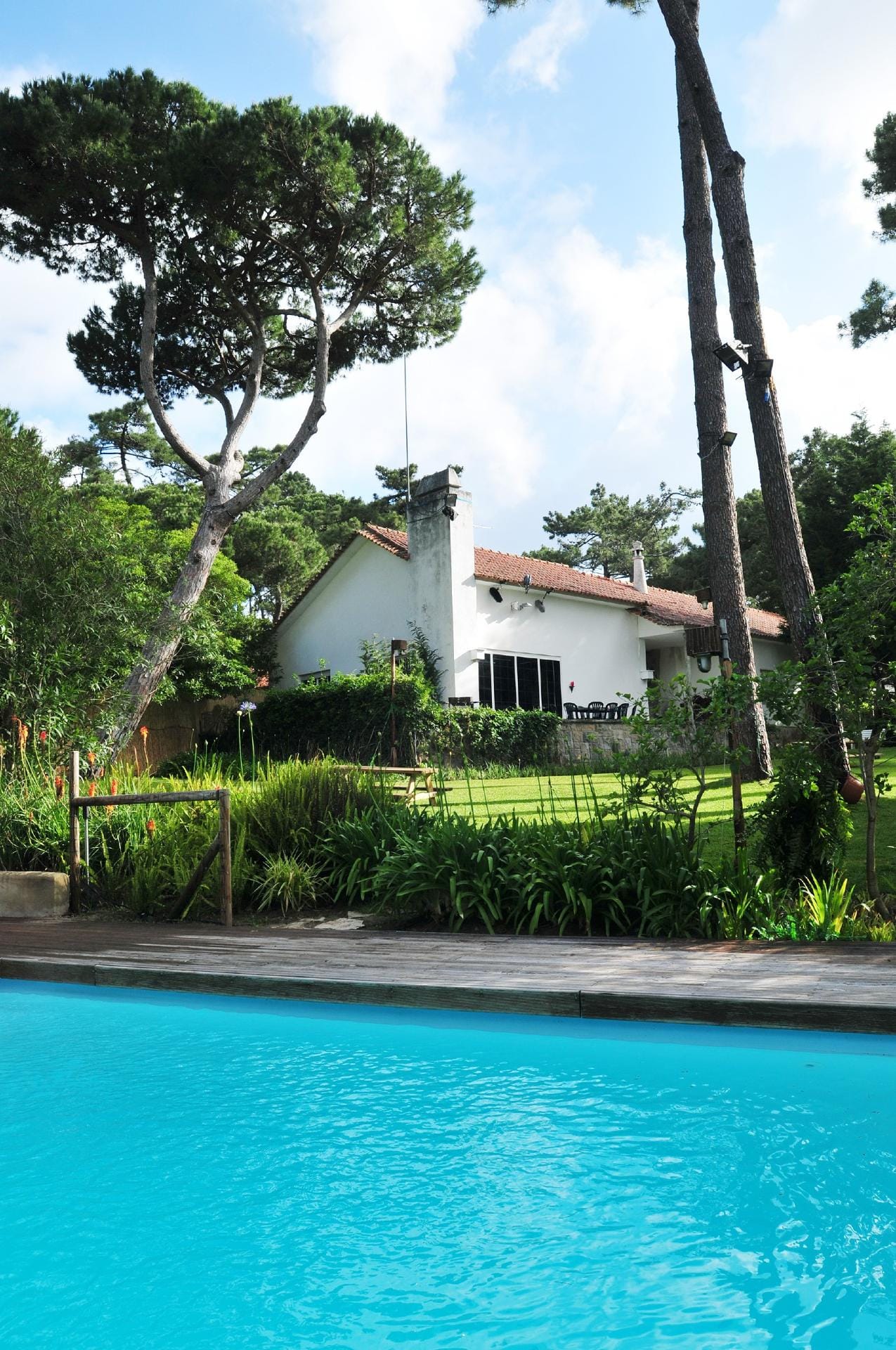 In diesem Sommerhaus in Portugal lebt und kämpft die Promi-WG 13 Tage lang.