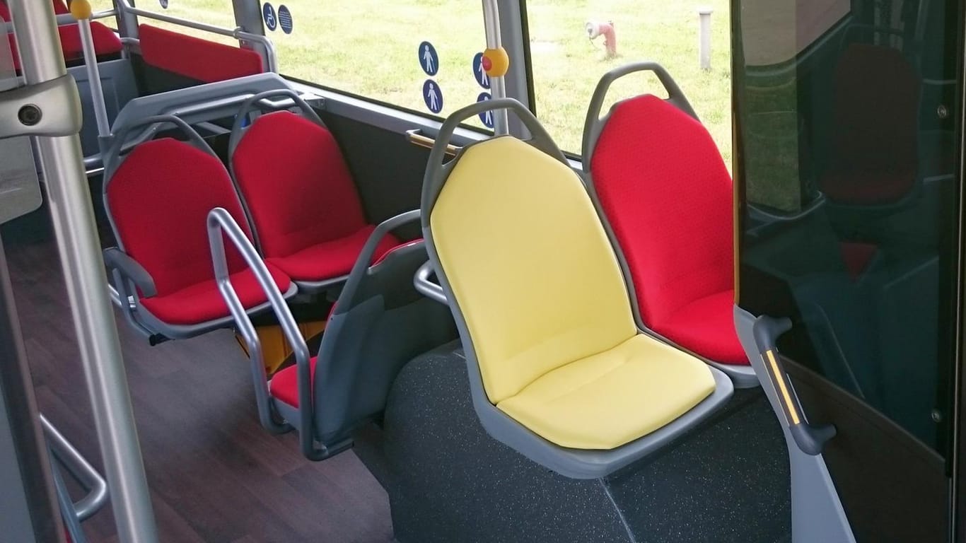 Der gelbe Sitzbezug ist eine Anspielung auf Hans-Dietrich Genschers liebstes Kleidungsstück, den gelben Pullunder.