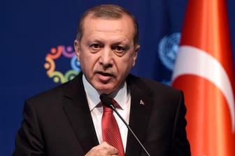 Der türkische Präsident Recep Tayyip Erdogan droht Deutschland mit "ernsten" Folgen.