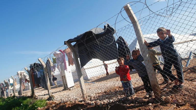 In der Türkei weitgehend auf sich allein gestellt: syrische Flüchtlinge in Camps.