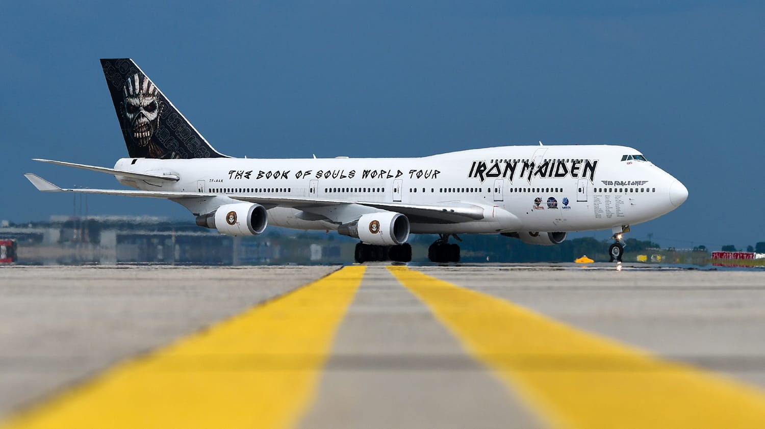 Eine Legende gab es am ersten Tag der ILA zu bewundern: Die Heavy-Metal-Band Iron Maidon startete in ihrer Boeing 747 "Ed Force One" vom Gelände. Eine Legende gab es am ersten Tag der ILA zu bewundern: Die Heavy-Metal-Band Iron Maidon startete in ihrer Boeing 747 "Ed Force One" vom Gelände.