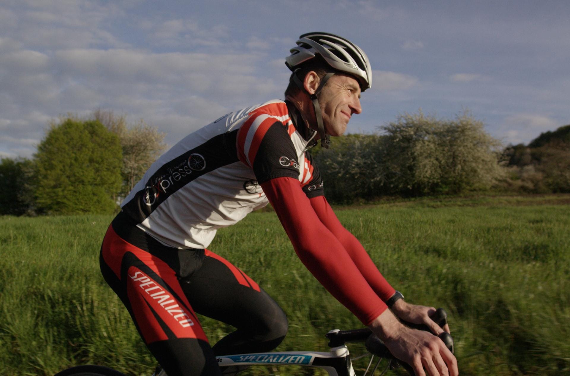 Radfahren ist für Biermann mehr als nur ein Sport - bei seinen Ausfahrten genießt er Luft, Landschaft und sein "zweites" Leben.