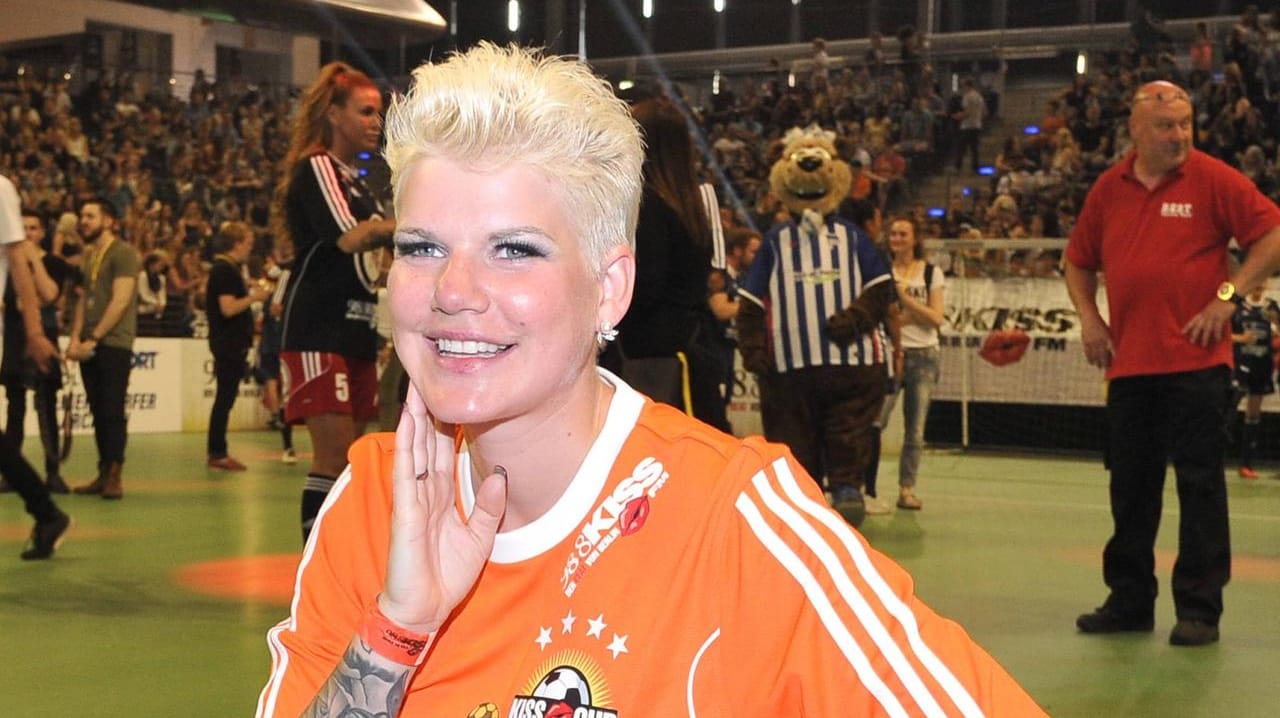 Melanie Müller hatte beim Charity-Fussball-Event "Kiss Cup" kein Glück. Melanie Müller hatte beim Charity-Fussball-Event "Kiss Cup" kein Glück.