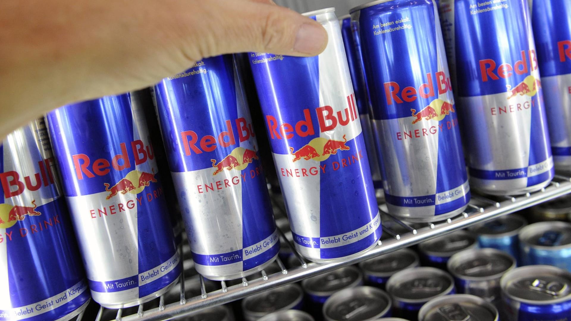 In Deutschland tragen koffeinhaltige Energydrinks einen Warnhinweis.