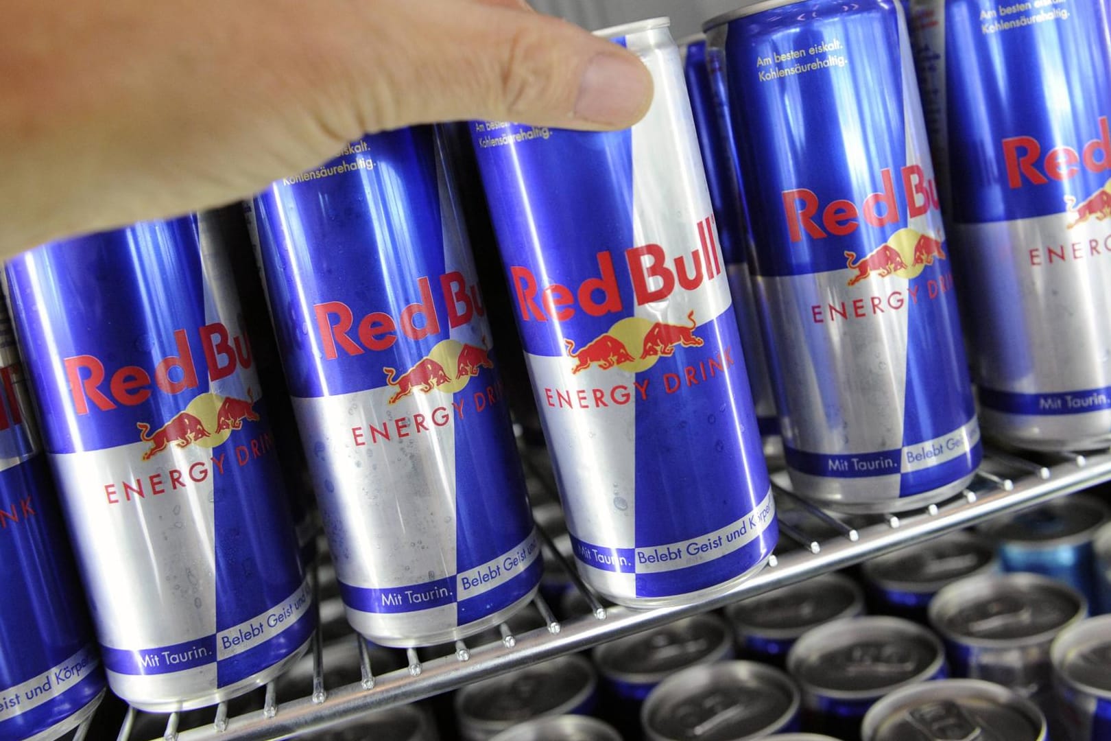 In Deutschland tragen koffeinhaltige Energydrinks einen Warnhinweis.