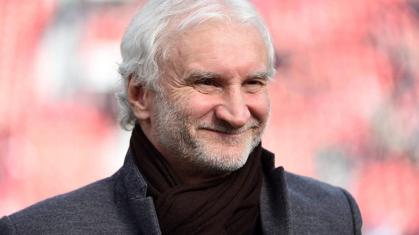 Lächeln im Gesicht: Rudi Völler fühlt sich in Leverkusen pudelwohl.